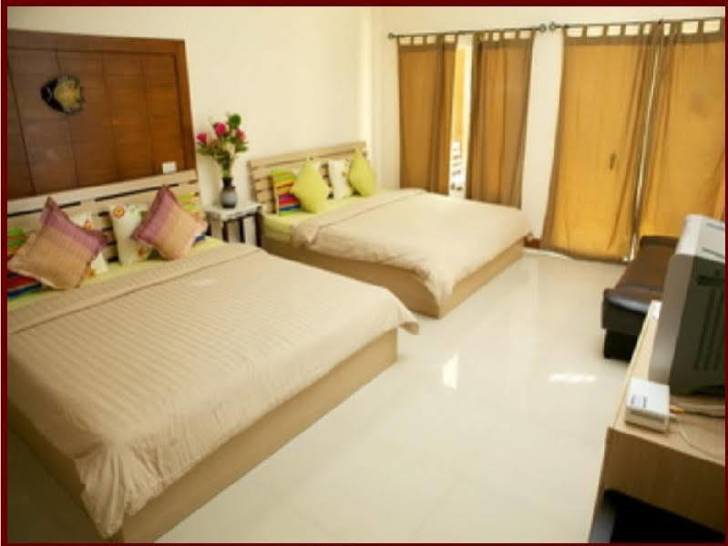 Hotel Baan Im Em à Pattaya Extérieur photo
